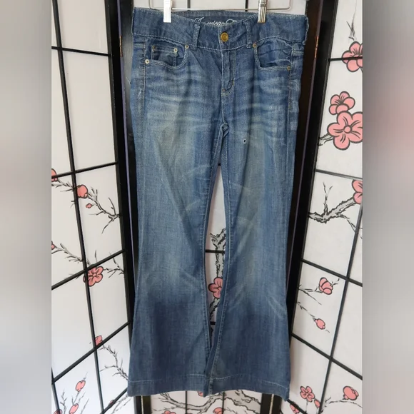 American Eagle Outfitters Boot Cut Jeans - Medium Blue Size 6 Short AE77 - Picture 2 of 14